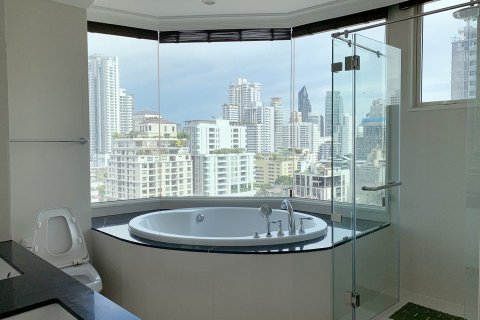 Condominio de 3 dormitorios en Bangkok, Tailandia № 155732 - foto 10