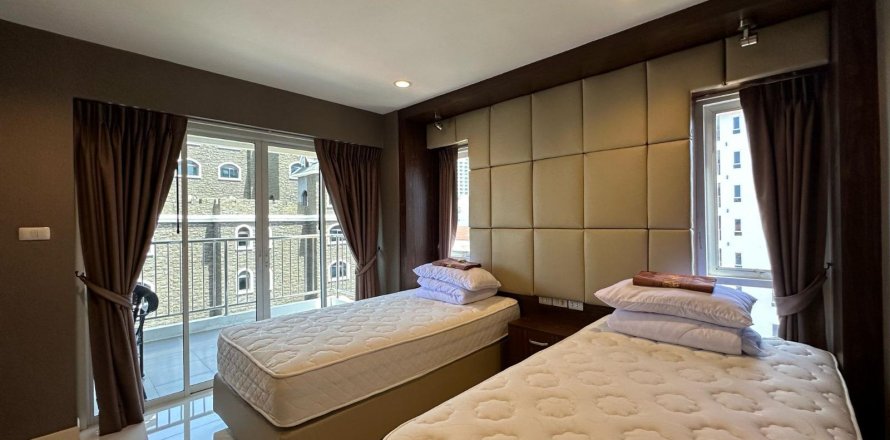 Apartamento de 384 dormitorios en Pattaya, Tailandia № 205885