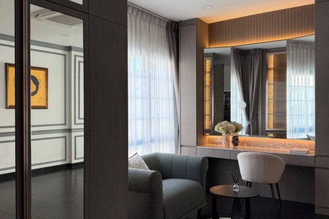 Casa de 4 dormitorios en Samut Prakan, Tailandia № 156795 - foto 8