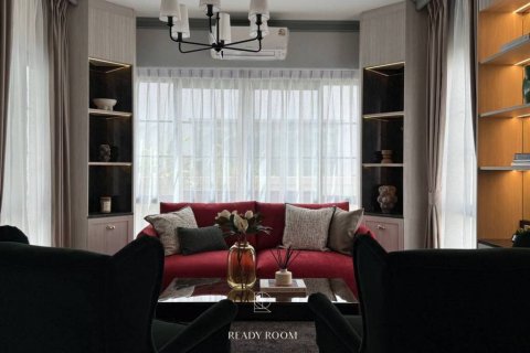 Casa de 4 dormitorios en Samut Prakan, Tailandia № 156795 - foto 3