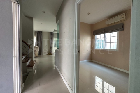 Haus in Bangkok, Thailand 4 Schlafzimmer № 189228 - Foto 3