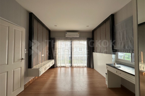 Haus in Bangkok, Thailand 4 Schlafzimmer № 189228 - Foto 4