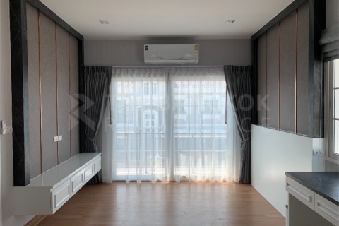 Haus in Bangkok, Thailand 4 Schlafzimmer № 189228 - Foto 6