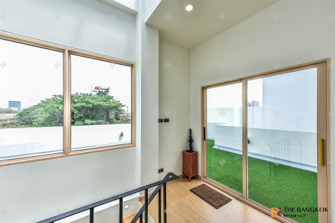 Haus in Bangkok, Thailand 4 Schlafzimmer № 189234 - Foto 3