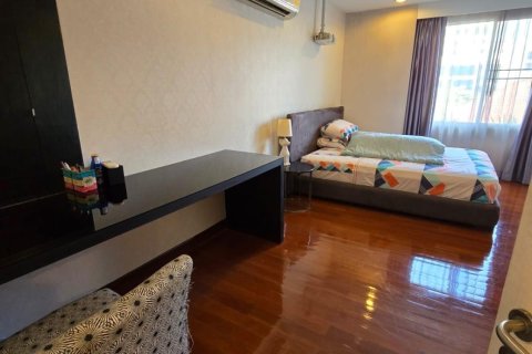 Condominio de 2 dormitorios en Watthana, Bangkok, Tailandia № 157188 - foto 15