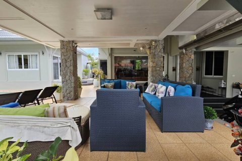 Chalet de 4 dormitorios en Kathu, Tailandia № 115703 - foto 5