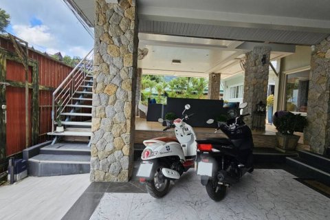 Chalet de 4 dormitorios en Kathu, Tailandia № 115703 - foto 3