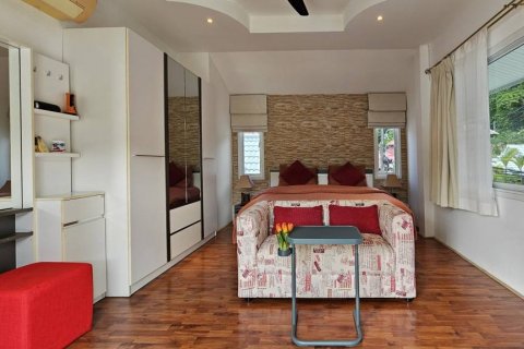 Chalet de 4 dormitorios en Kathu, Tailandia № 115703 - foto 9