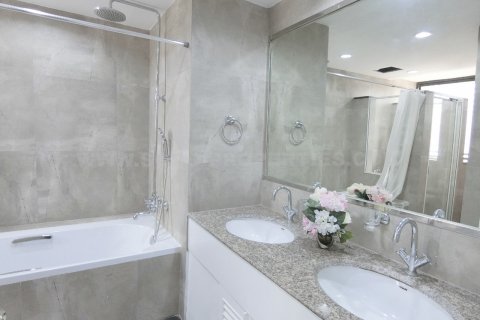 Condominio de 3 dormitorios en Bangkok, Tailandia № 143813 - foto 11