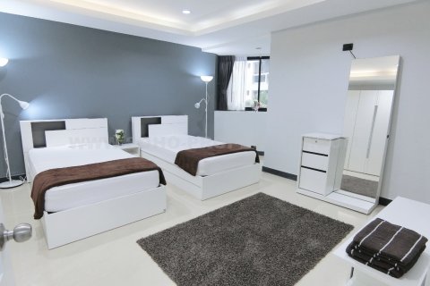 Condominio de 3 dormitorios en Bangkok, Tailandia № 143813 - foto 16