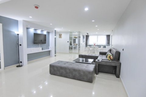 Condominio de 3 dormitorios en Bangkok, Tailandia № 143813 - foto 2