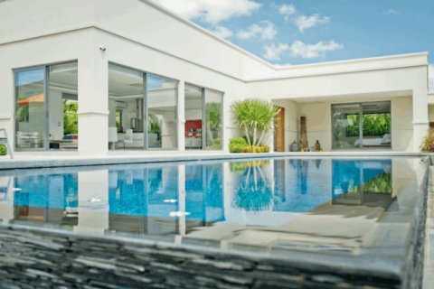 Casa de 4 dormitorios en Pattaya, Tailandia № 202732
