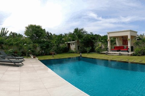 Casa de 3 dormitorios en Pattaya, Tailandia № 202731 - foto 4