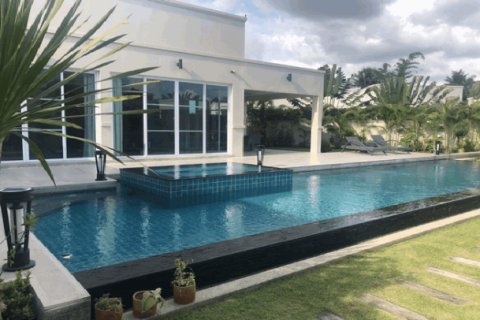 Casa de 3 dormitorios en Pattaya, Tailandia № 202731