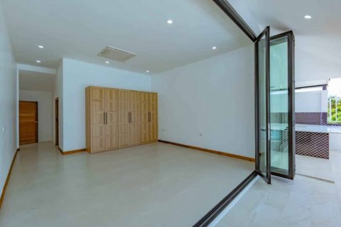 Chalet de 4 dormitorios en Phuket, Tailandia № 118385 - foto 7