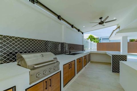 Chalet de 4 dormitorios en Phuket, Tailandia № 118385 - foto 8