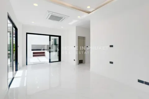 Casa de 4 dormitorios en Chalong, Tailandia № 161438 - foto 5
