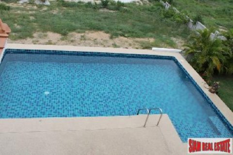 Casa de 3 dormitorios en Hua Hin, Tailandia № 202479 - foto 2