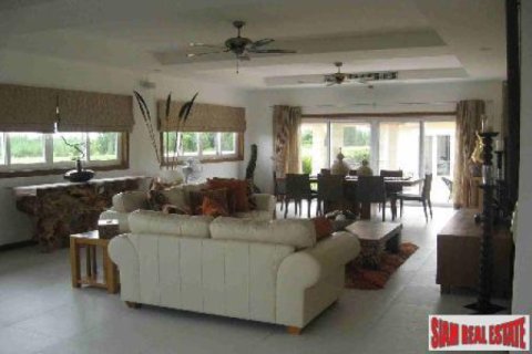 Chalet de 3 dormitorios en Hua Hin, Tailandia № 202478 - foto 5
