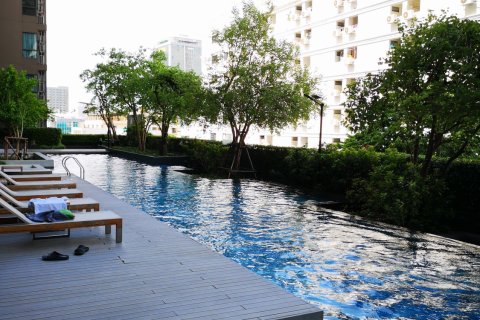 Condominio de 2 dormitorios en Din Daeng, Bangkok, Tailandia № 137175 - foto 18