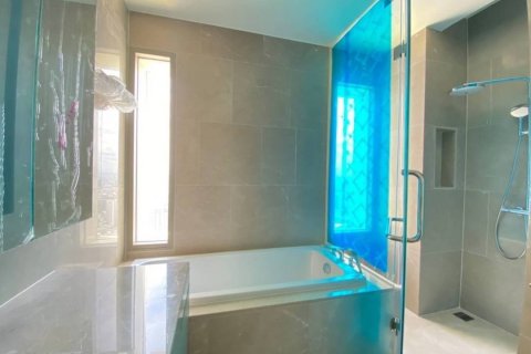 Condominio de 3 dormitorios en Khlong San, Bangkok, Tailandia № 134097 - foto 11