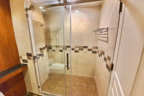 Condominio de 3 dormitorios en Nonthaburi, Tailandia № 134095 - foto 12