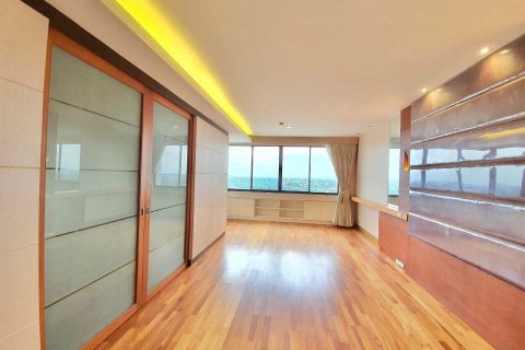 Condominio de 3 dormitorios en Nonthaburi, Tailandia № 134095 - foto 4