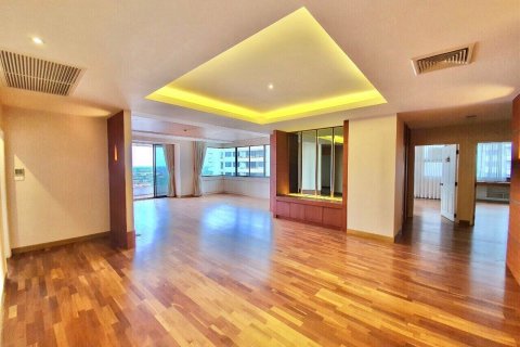 Condo in Nonthaburi, Thailand, 3 bedrooms № 134095
