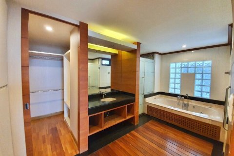 Condominio de 3 dormitorios en Nonthaburi, Tailandia № 134095 - foto 13