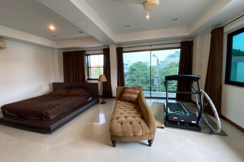 Chalet de 4 dormitorios en Phra Khanong, Bangkok, Tailandia № 134096 - foto 12