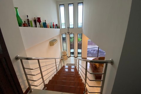 Chalet de 4 dormitorios en Phra Khanong, Bangkok, Tailandia № 134096 - foto 9
