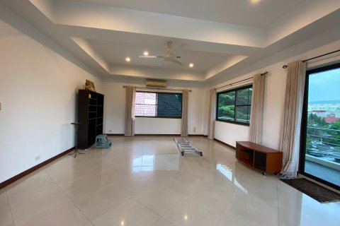 Chalet de 4 dormitorios en Phra Khanong, Bangkok, Tailandia № 134096 - foto 13