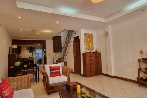 Adosado de 3 dormitorios en Pattaya, Tailandia № 116426 - foto 2