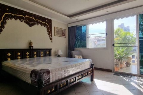 Adosado de 3 dormitorios en Pattaya, Tailandia № 116426 - foto 9