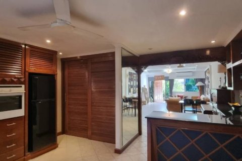 Adosado de 3 dormitorios en Pattaya, Tailandia № 116426 - foto 4