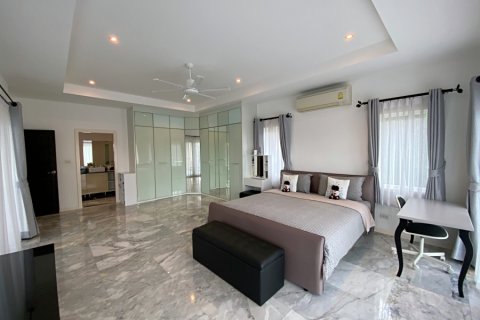 Chalet de 3 dormitorios en Hua Hin, Tailandia № 168342 - foto 21