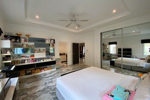 Chalet de 3 dormitorios en Hua Hin, Tailandia № 168342 - foto 25