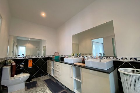 Chalet de 3 dormitorios en Hua Hin, Tailandia № 168342 - foto 23
