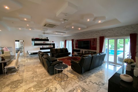 Chalet de 3 dormitorios en Hua Hin, Tailandia № 168342 - foto 11