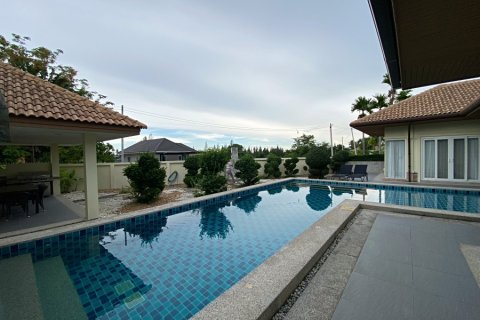 Chalet de 3 dormitorios en Hua Hin, Tailandia № 168342 - foto 4