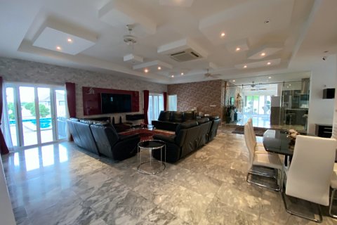 Chalet de 3 dormitorios en Hua Hin, Tailandia № 168342 - foto 10