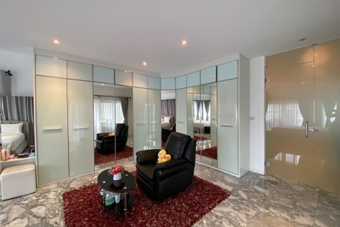 Chalet de 3 dormitorios en Hua Hin, Tailandia № 168342 - foto 18