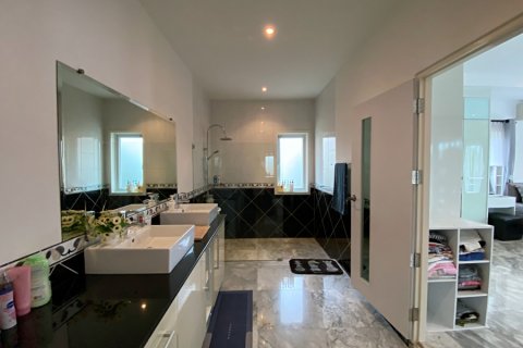 Chalet de 3 dormitorios en Hua Hin, Tailandia № 168342 - foto 26