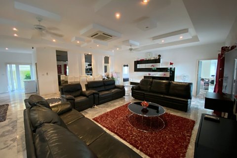 Chalet de 3 dormitorios en Hua Hin, Tailandia № 168342 - foto 12
