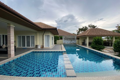 Chalet de 3 dormitorios en Hua Hin, Tailandia № 168342 - foto 2