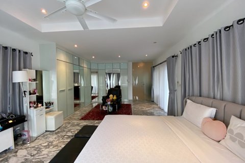 Chalet de 3 dormitorios en Hua Hin, Tailandia № 168342 - foto 17