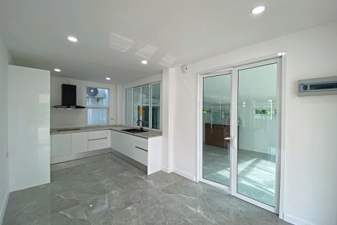 Chalet de 3 dormitorios en Hua Hin, Tailandia № 168338 - foto 12