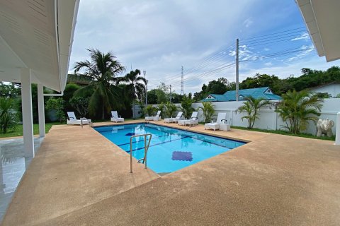 Chalet de 3 dormitorios en Hua Hin, Tailandia № 168338 - foto 27