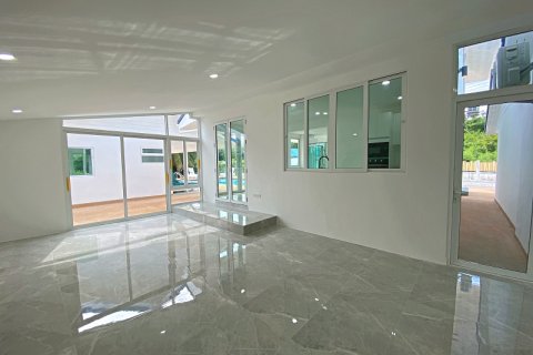 Chalet de 3 dormitorios en Hua Hin, Tailandia № 168338 - foto 13