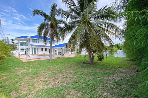 Chalet de 3 dormitorios en Hua Hin, Tailandia № 168338 - foto 3